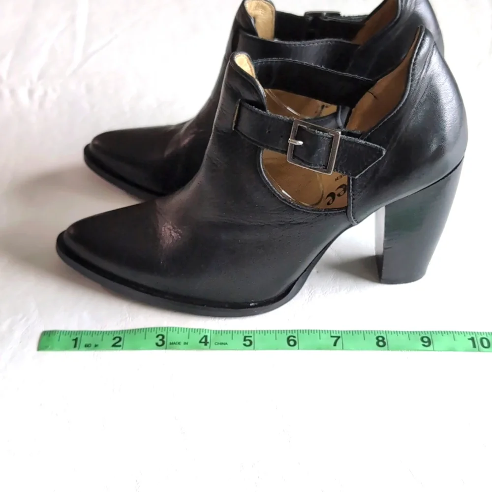 Ivylee Pointed Toe High Heeled Black Leather Moto Booties Women's Size 38